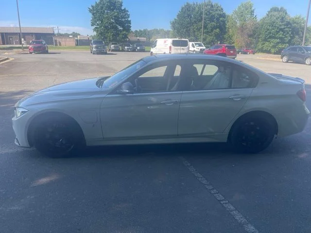 Used 2018 White BMW 330e iPerformance image 2
