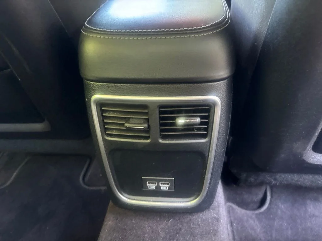 Used 2016 Black Dodge SXT image 35