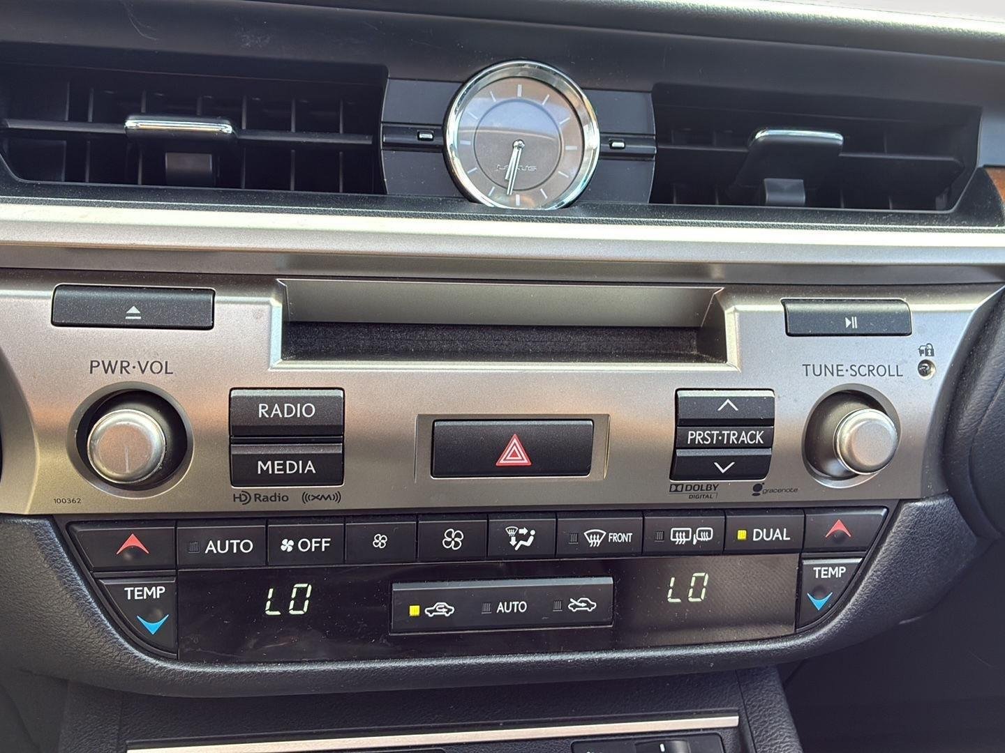 Used 2014 Nebula Gray Pearl Lexus Hybrid image 18