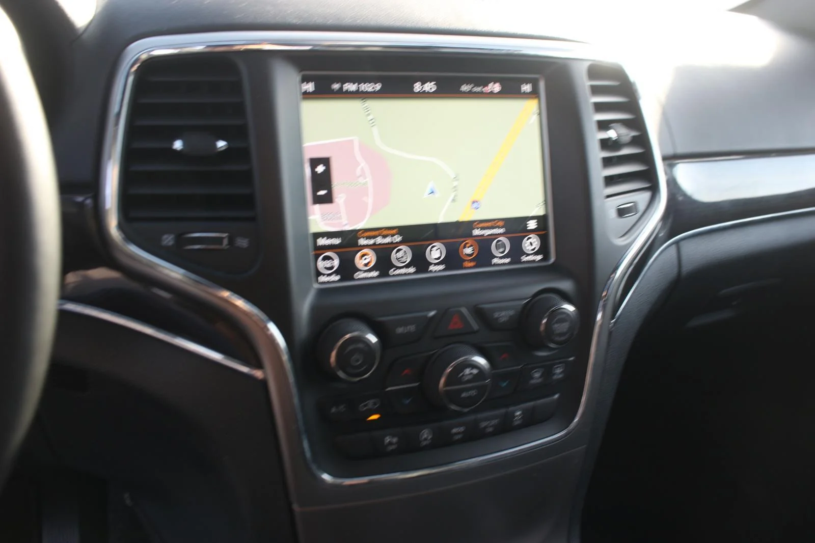 Used 2018 Grey Jeep Overland image 21