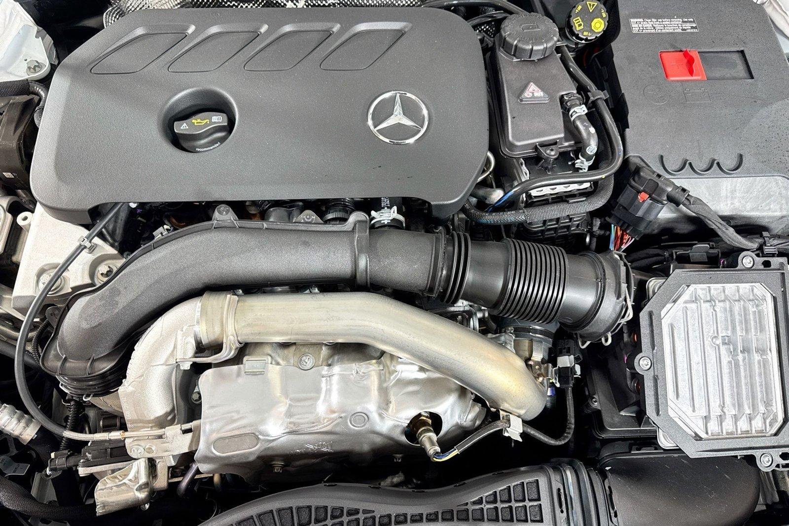 New 2026 Polar White Mercedes-Benz GLB 250 image 28