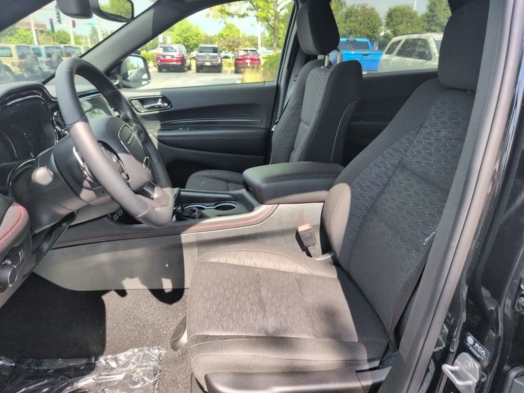 New 2026 Diamond Black Clear-Coat Exterior Paint Dodge GT image 17