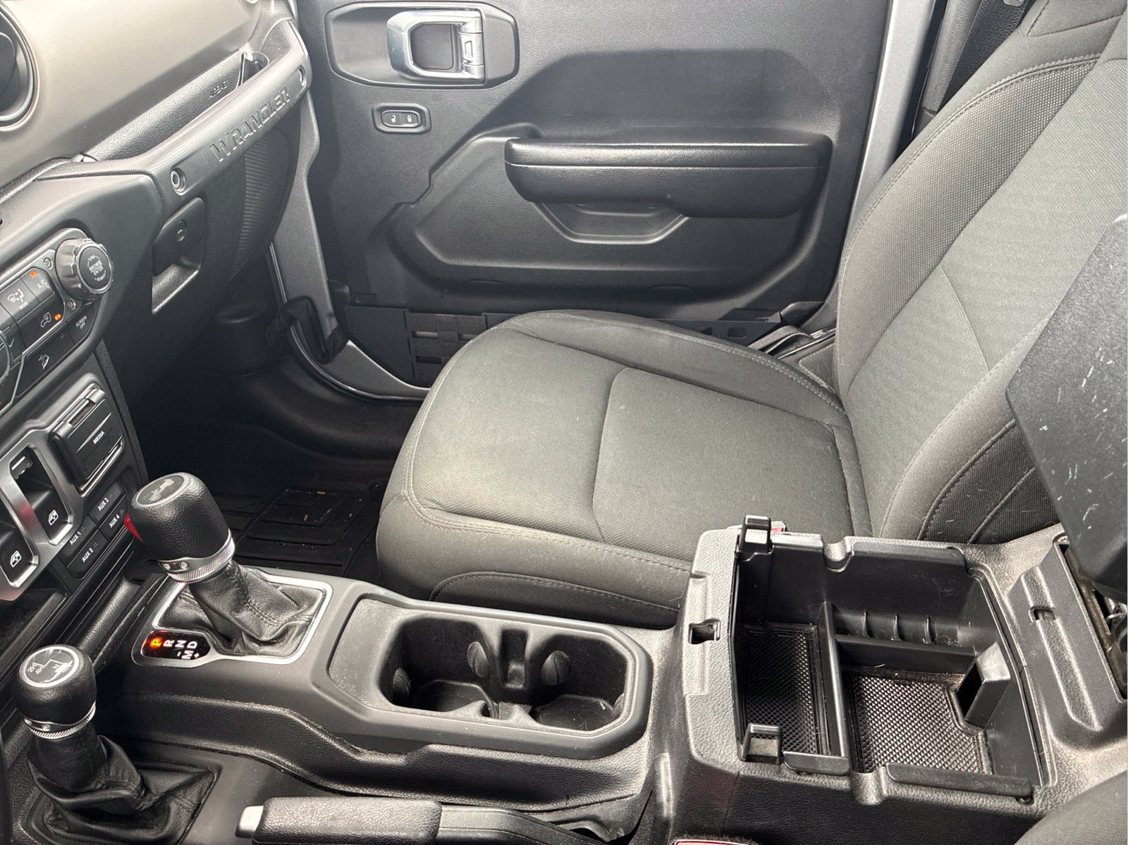 Used 2021 Silver Jeep Sport S image 31