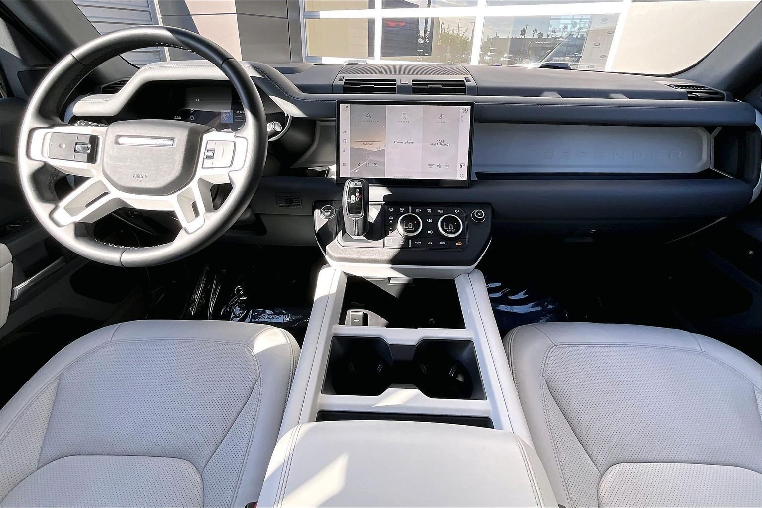 Used 2025 Green Land Rover X-Dynamic SE image 15