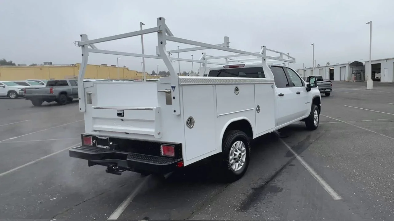 New 2026 Summit White Chevrolet WT image 43