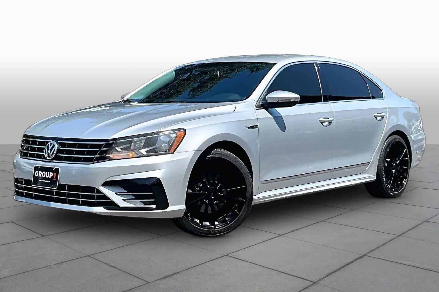 Pre-Owned 2017 Volkswagen Passat R-Line W/Comfort Pkg
