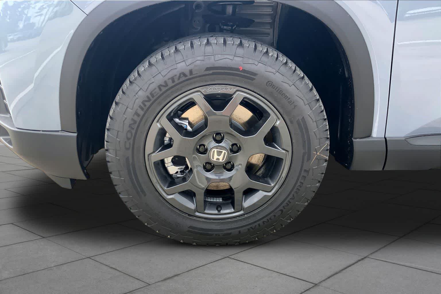 New 2026 Sonic Gray Pearl Honda AWD TrailSport image 12
