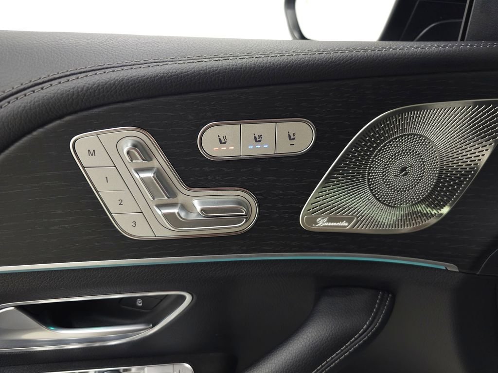 Used 2025 White Mercedes-Benz GLS 580 image 17