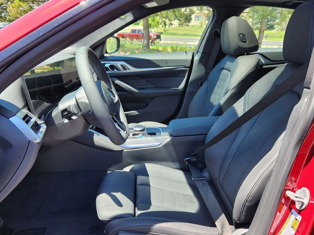 New 2026 Vegas Red Metallic BMW xDrive40 image 9