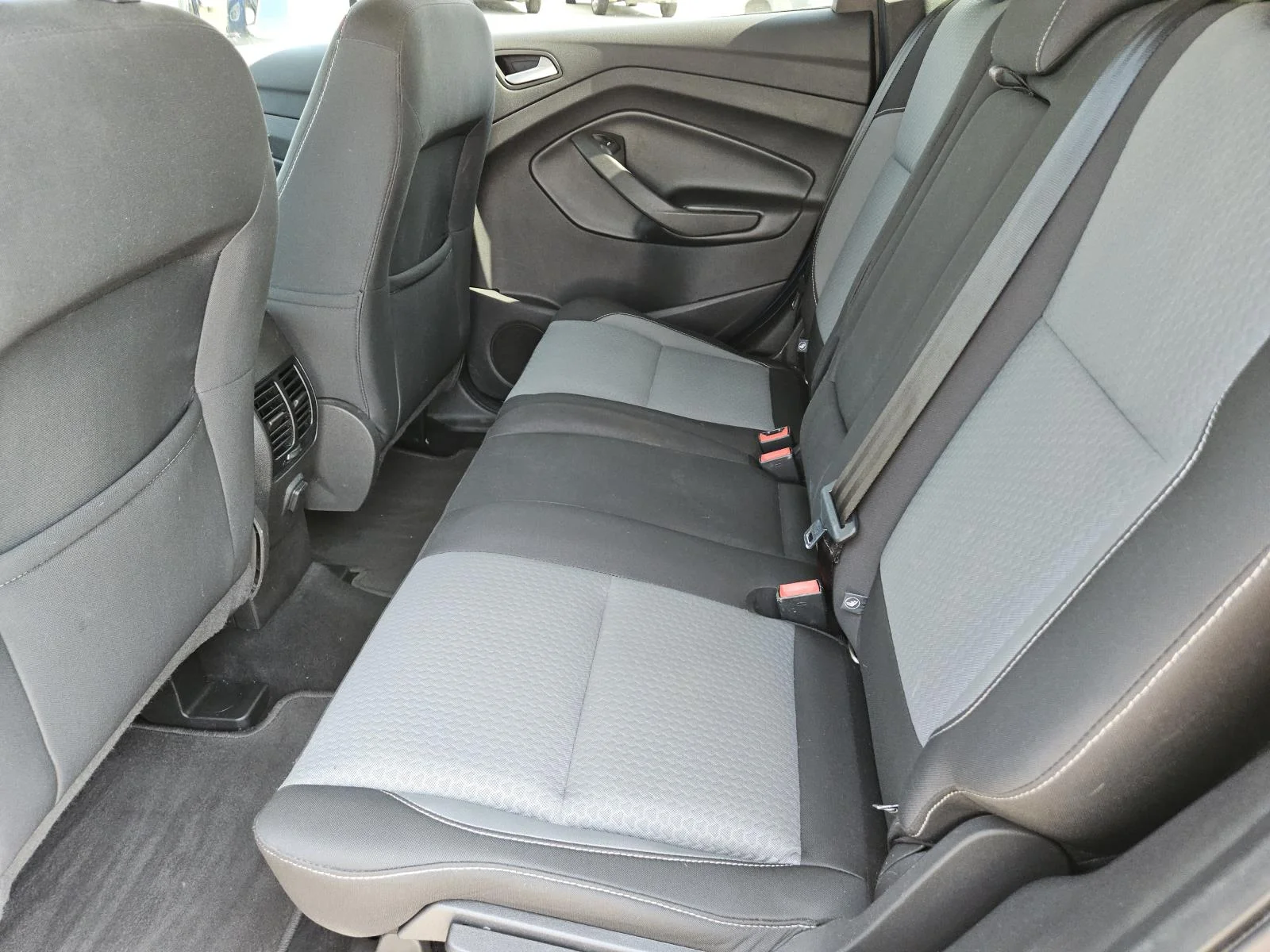 Used 2017 Lightning Blue Metallic Ford SE FWD image 28