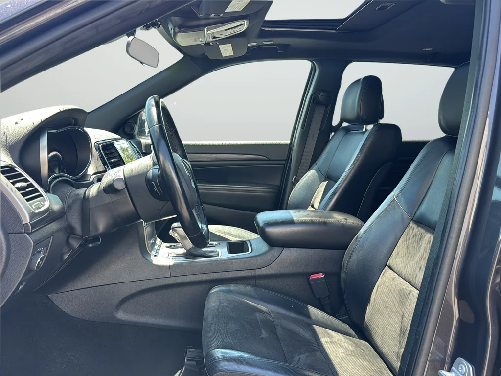 Used 2021 Gray Jeep Laredo X image 10