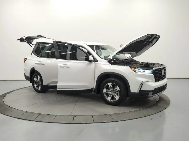 Used 2025 White Honda EX-L image 10