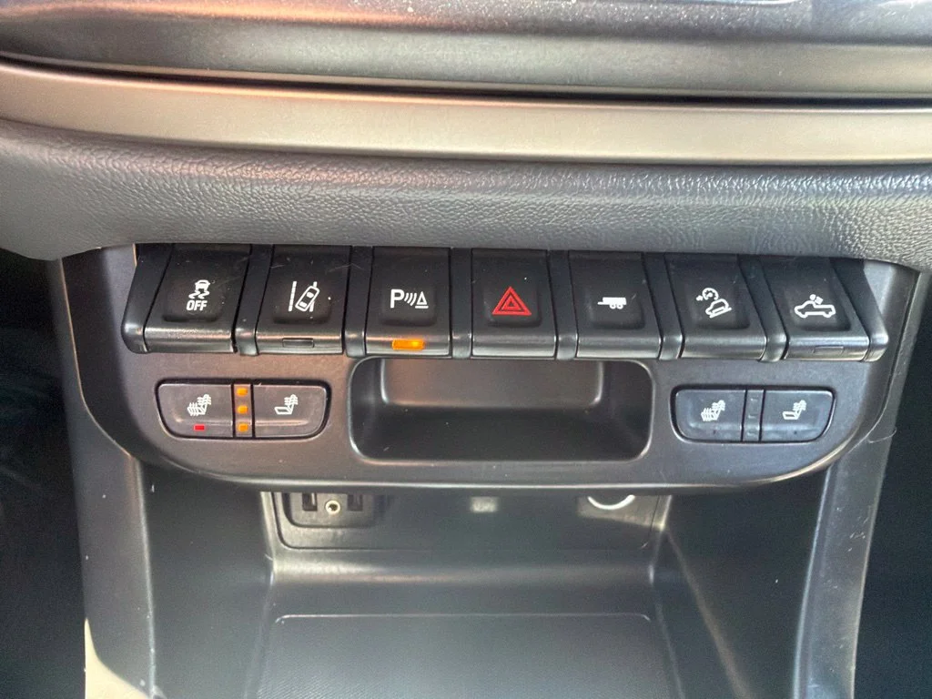 Used 2022 Sand Dune Metallic Chevrolet Z71 image 18