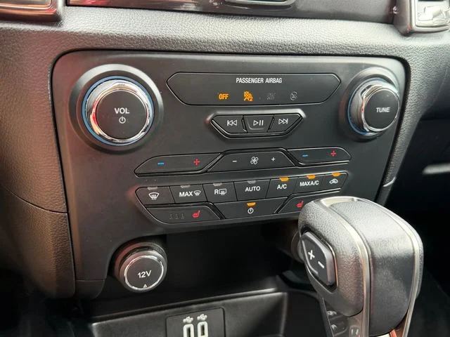 Used 2019 White Ford Lariat image 11