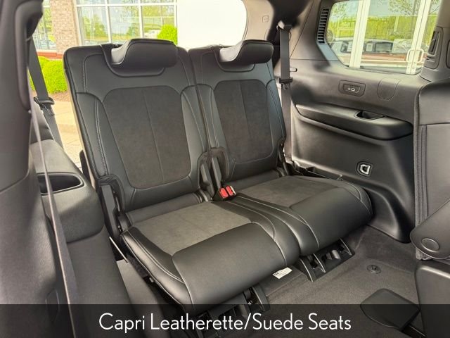 New 2025 Bright White Clear-Coat Exterior Paint Jeep Laredo image 26