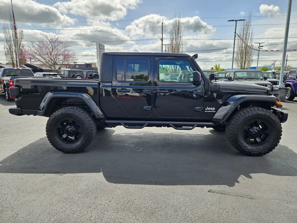 Used 2020 Black Clearcoat Jeep Overland image 7