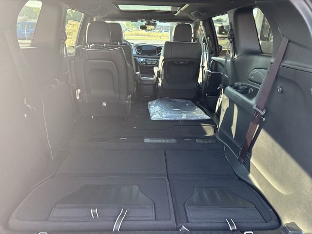 2026 Chrysler Pacifica Limited - Photo 15
