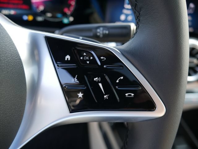 New 2026 Polar White Mercedes-Benz GLB 250 image 34