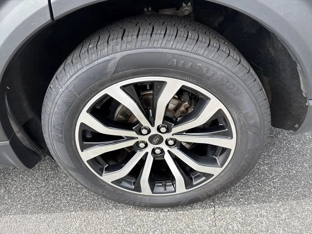 Used 2023 Gray Ford ST-Line image 19