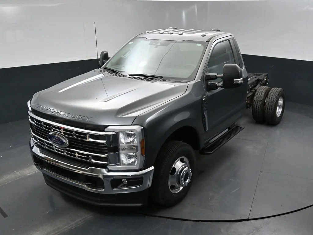 2026 Ford F-350 Super Duty Chassis Cab XLT - Photo 32