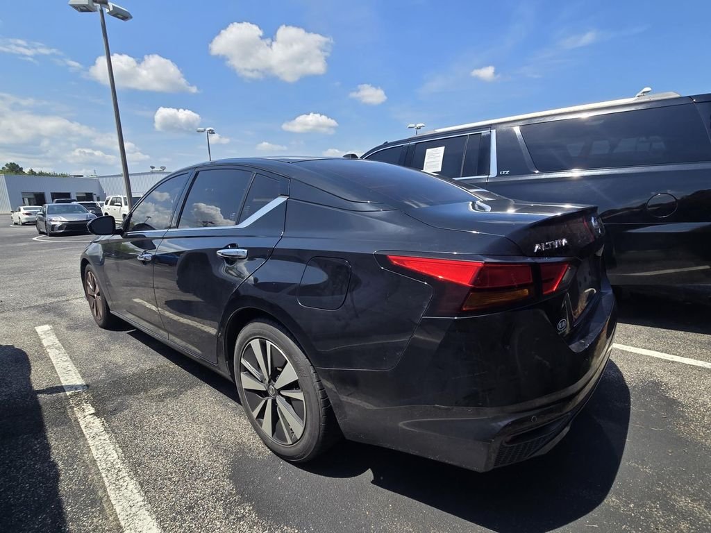 Used 2019 Black Nissan 2.5 SL image 4