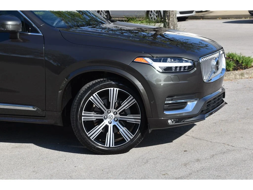 Used 2022 Pine Grey Metallic Volvo Inscription image 8