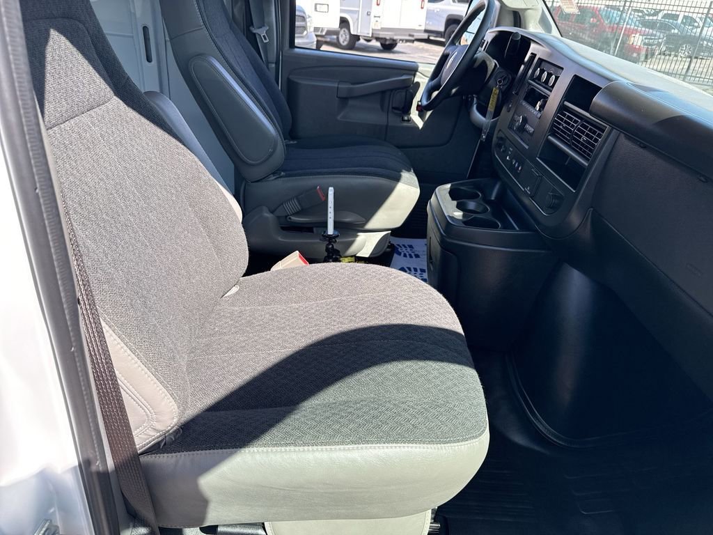 Used 2025 Summit White GMC Work Van image 26