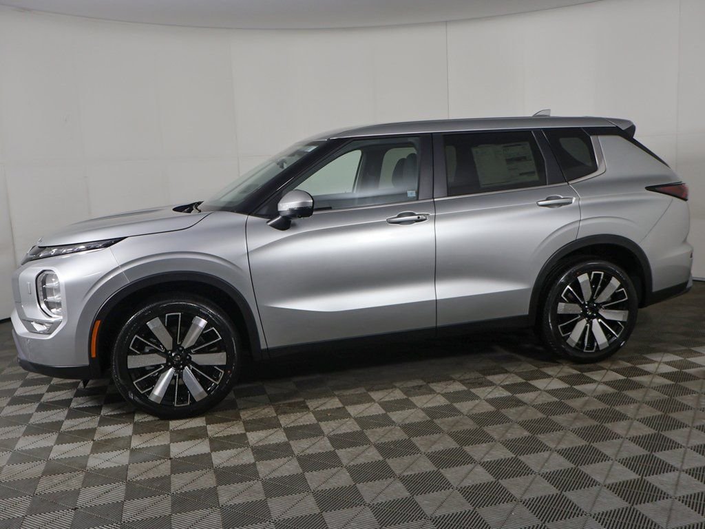 New 2026 Silver Mitsubishi SE image 19