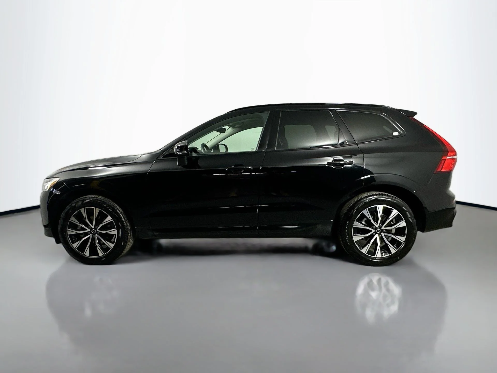 Used 2025 Onyx Black Volvo Core image 9