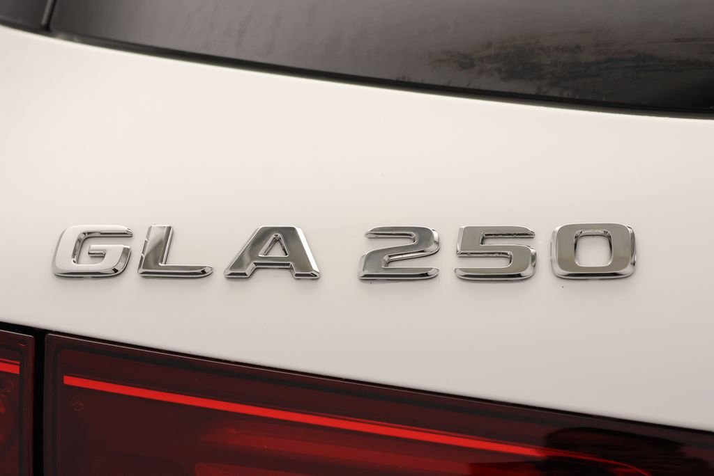 New 2026 Polar White Mercedes-Benz GLA 250 image 9