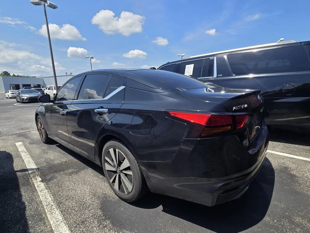 Used 2019 Black Nissan 2.5 SL image 4