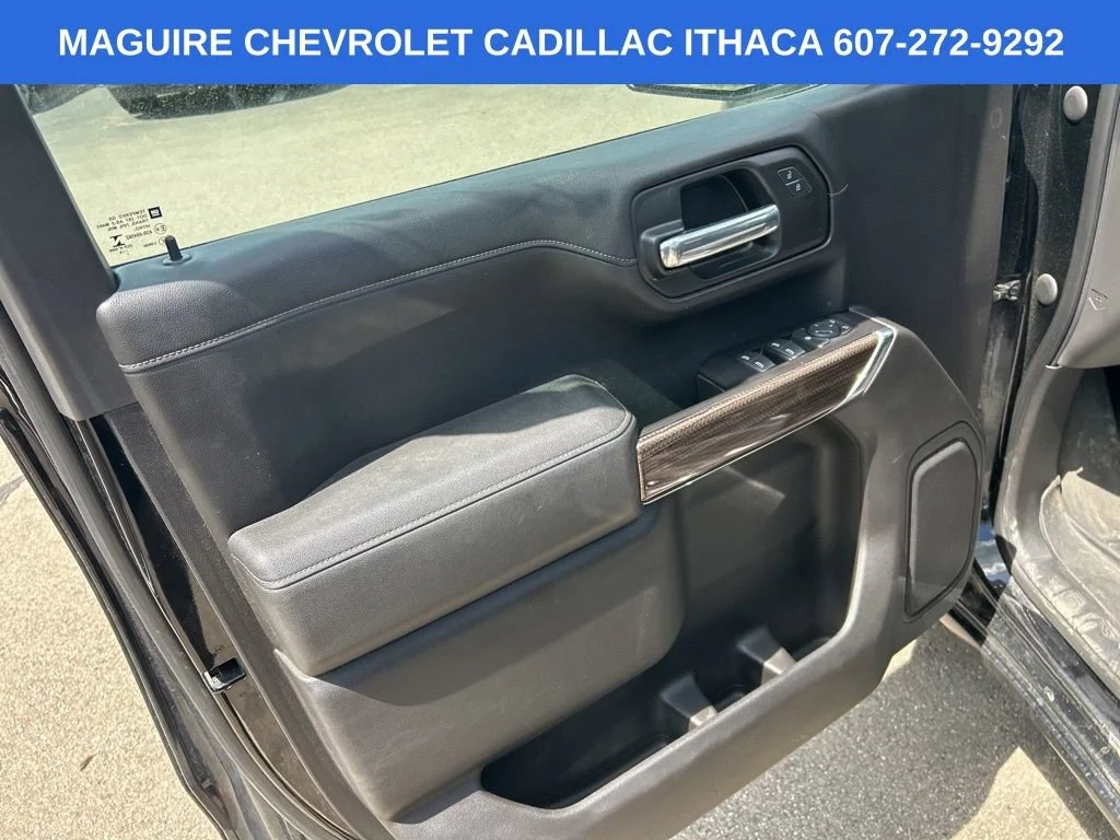 Used 2019 BLACK Chevrolet LT image 11