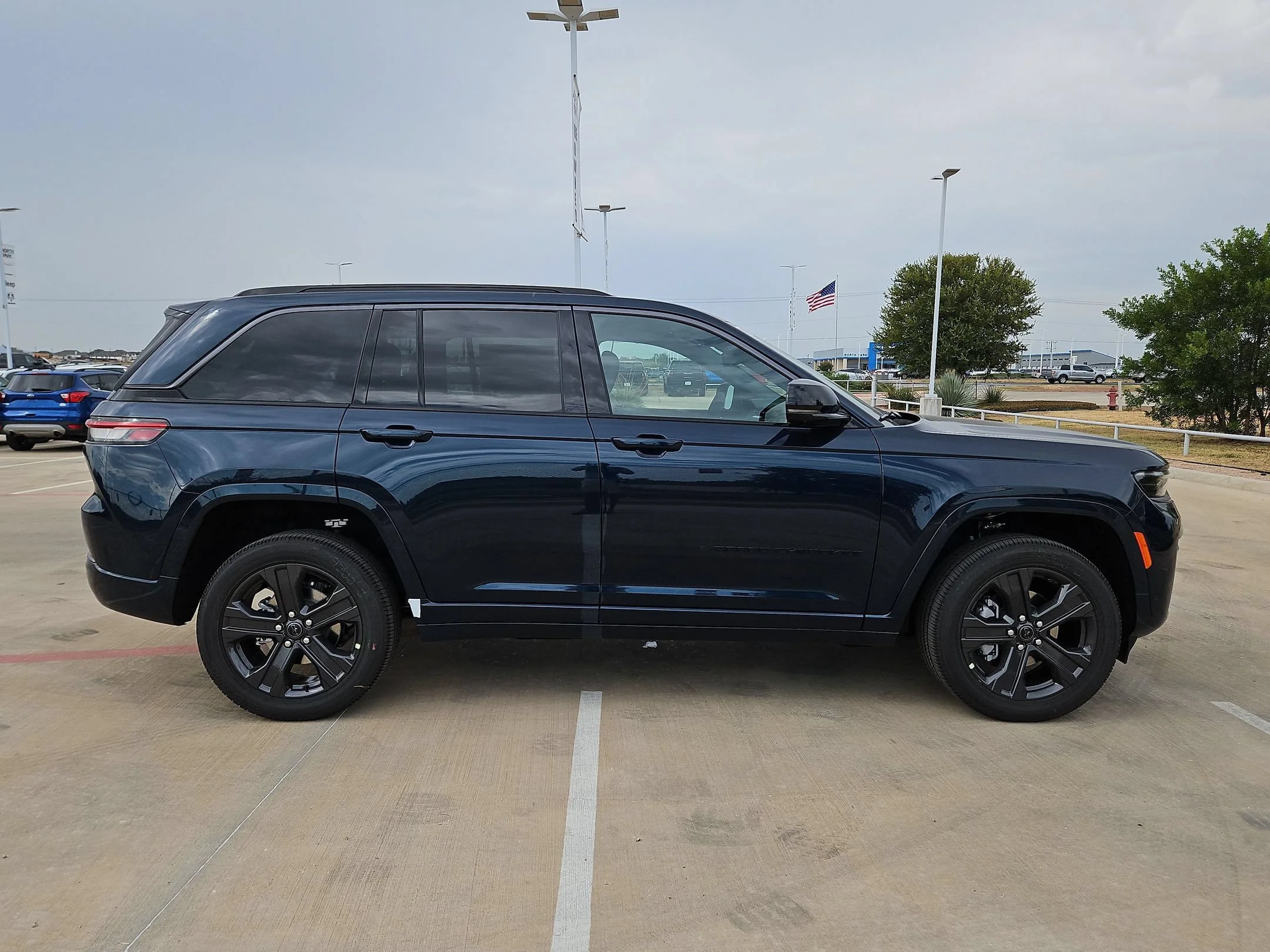 New 2027 Fathom Blue Pearlcoat Jeep Limited Reserve image 2