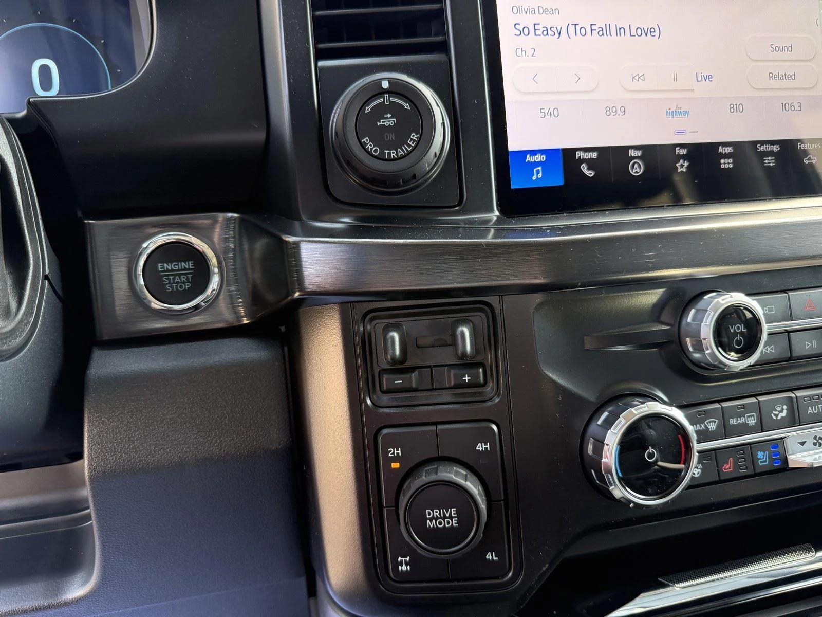New 2026 Agate Black Metallic Ford F-250® Lariat® image 25