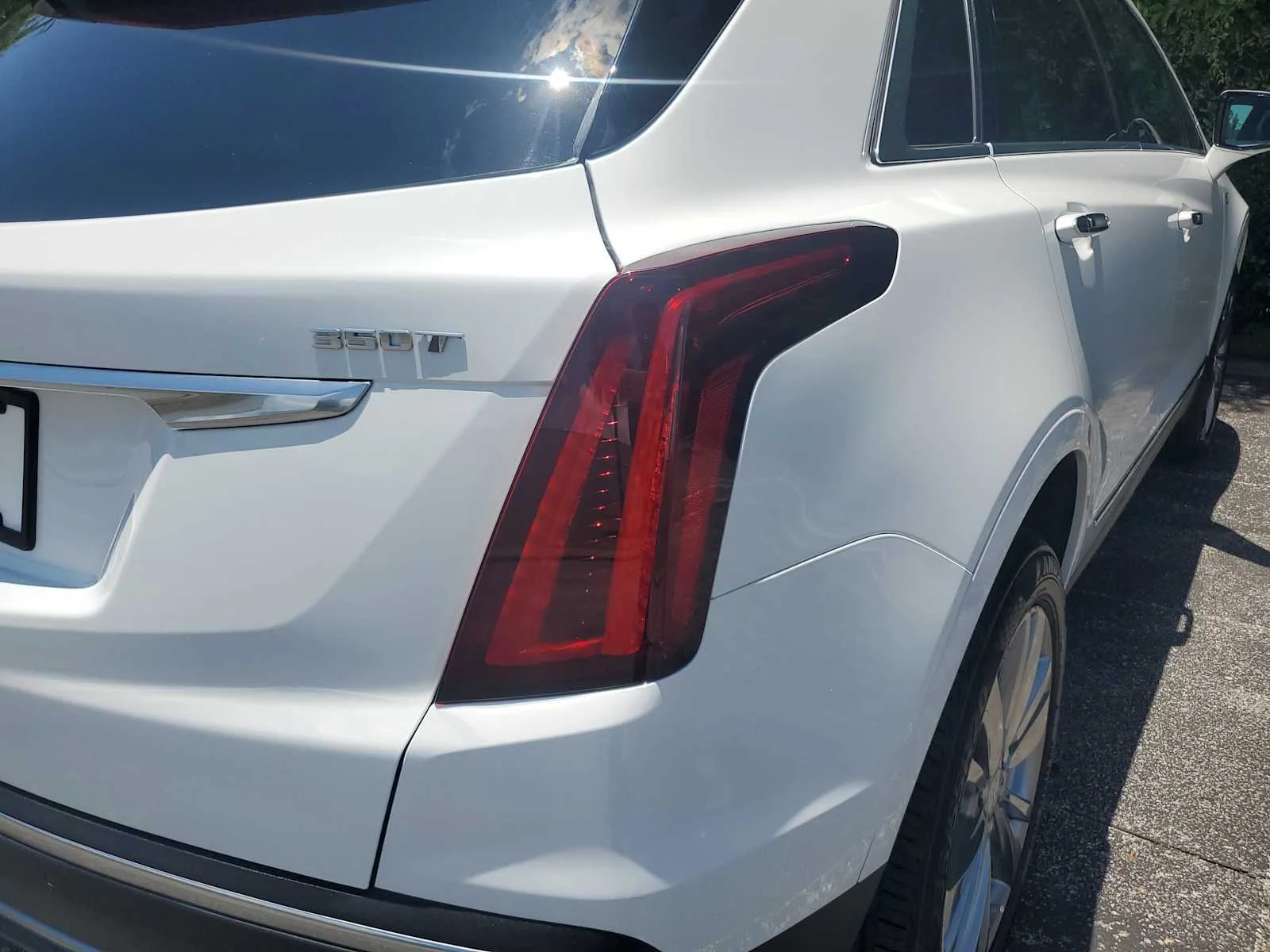 Used 2024 Mary Kay Pearl Tri-coat V Cadillac Premium Luxury image 13