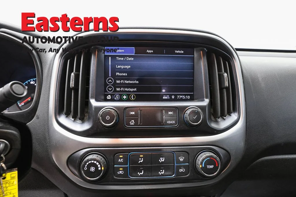 Used 2022 White Chevrolet LT image 12