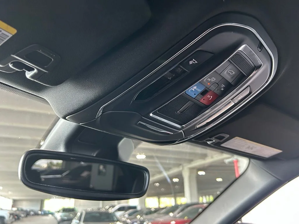Used 2023 Diamond Black Crystal Pearlcoat Jeep Altitude image 27