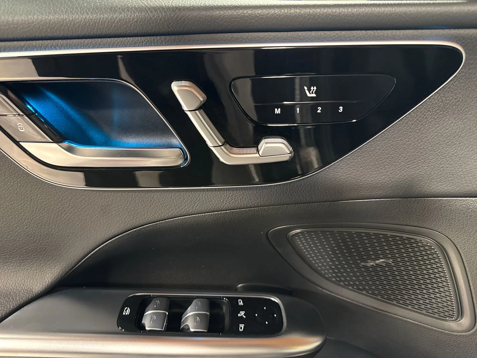 2025 Mercedes-Benz C-Class Sedan C 300 - Photo 13