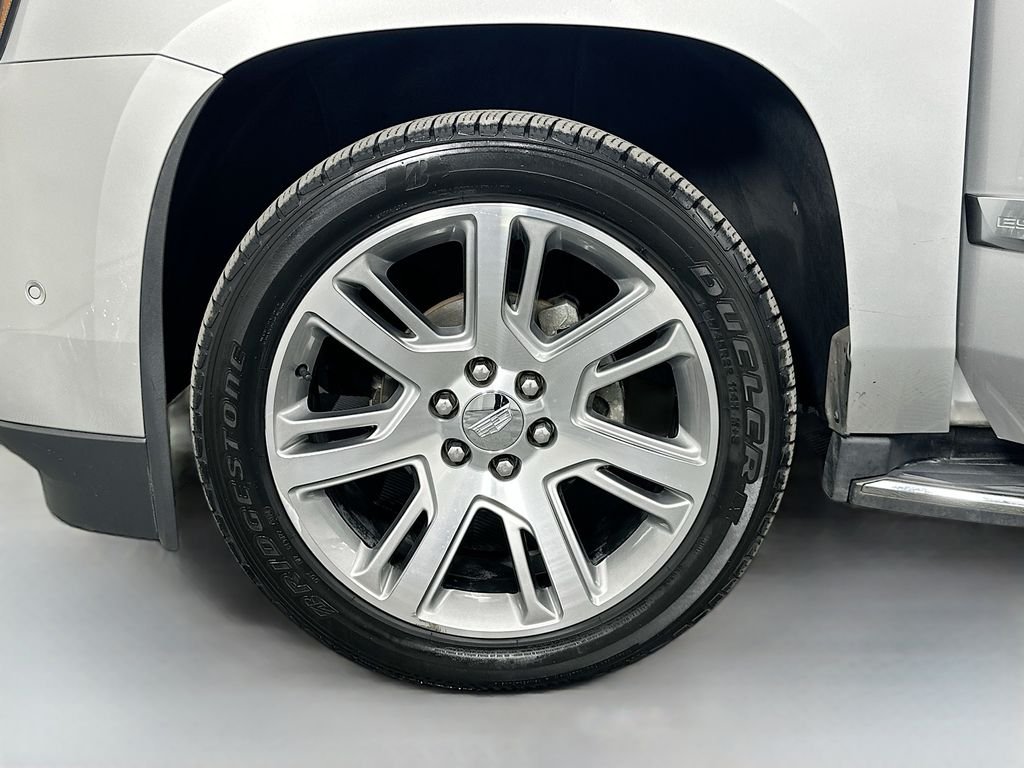 Used 2017 Radiant Silver Metallic Cadillac Luxury image 34