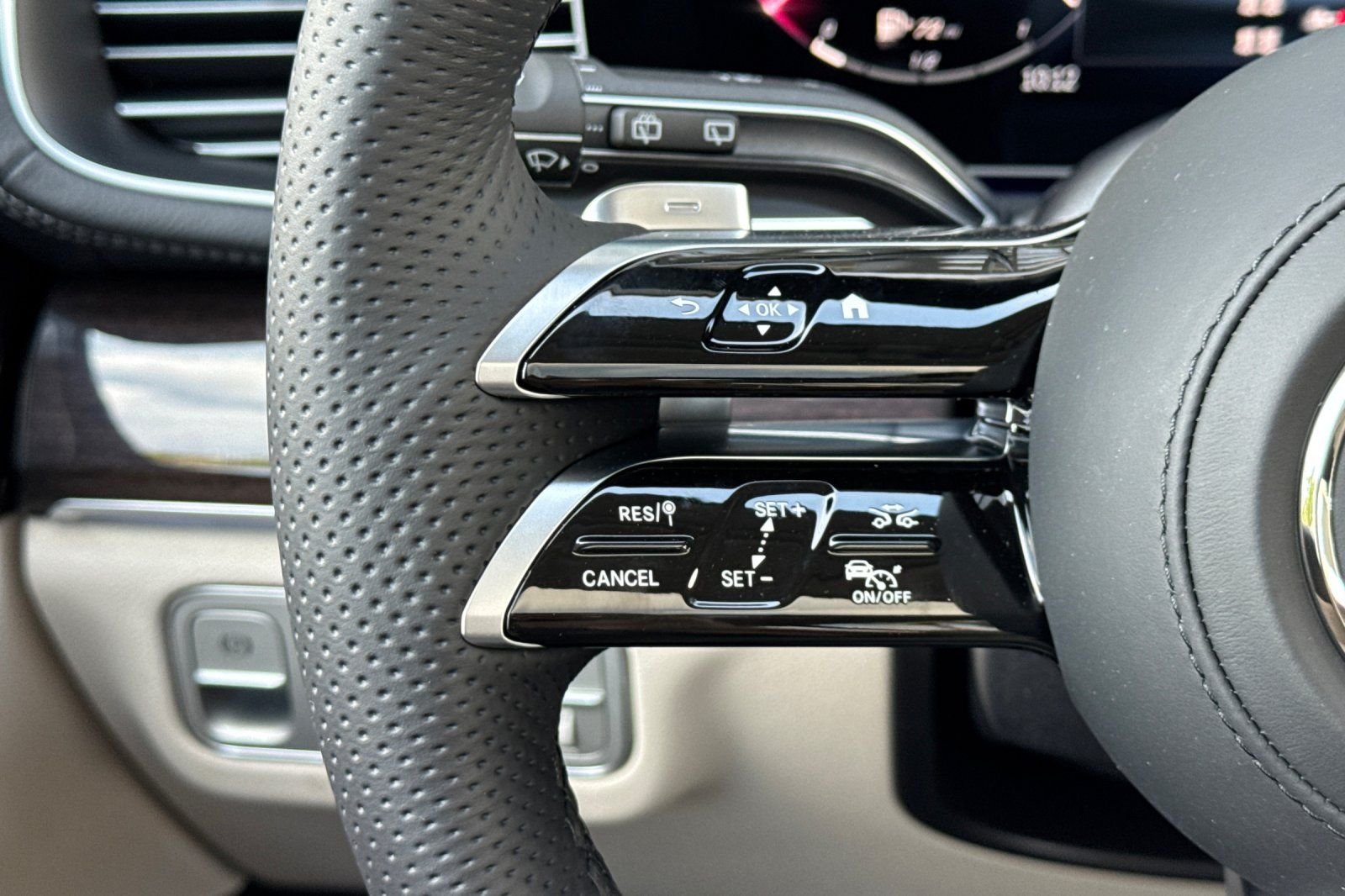 New 2026 Polar White Mercedes-Benz GLS 450 image 27