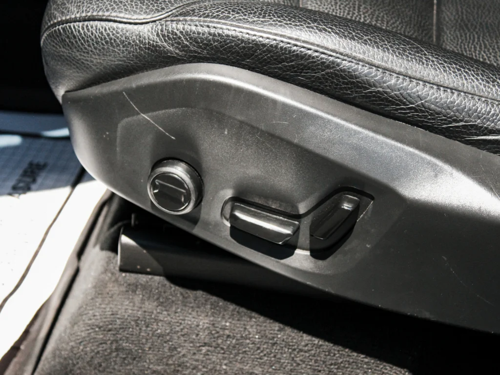 Used 2022 Thunder Grey Metallic Volvo Momentum image 11