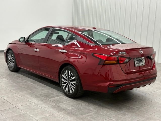 Used 2025 Red Nissan 2.5 SV image 4