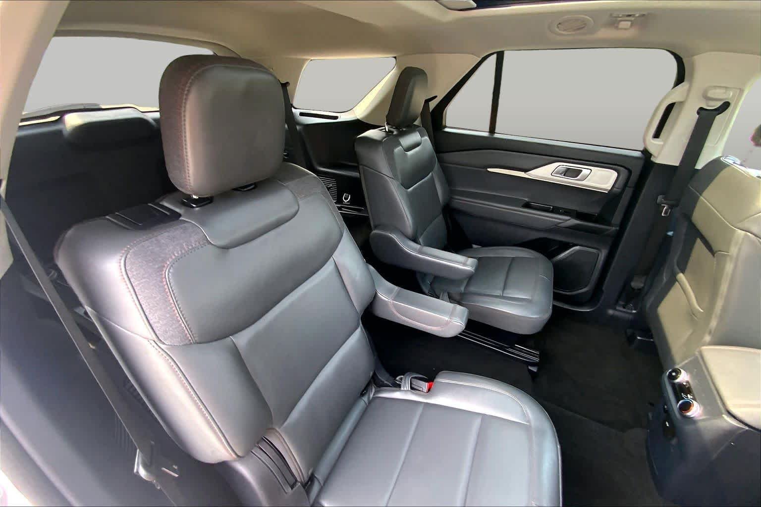 Used 2025 Star White Ford Active image 20