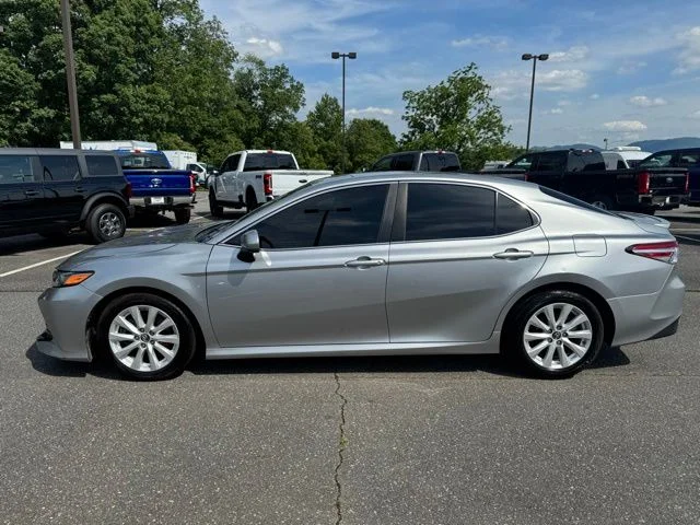 Used 2018 Silver Toyota LE image 4