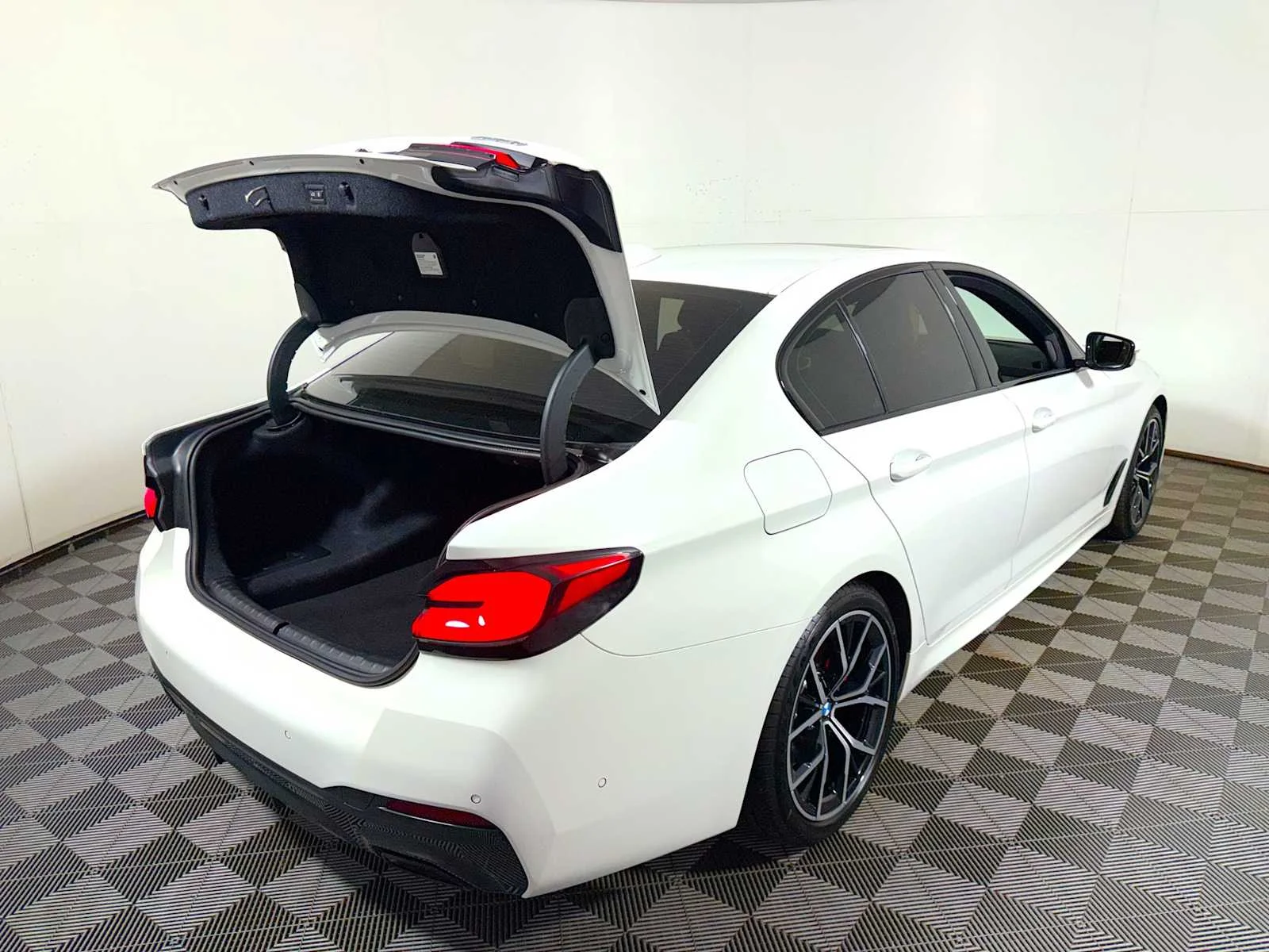 2023 BMW 5 Series 530i - Photo 23