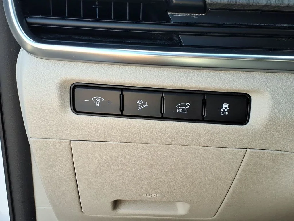 Used 2023 White Kia SX-Prestige image 31