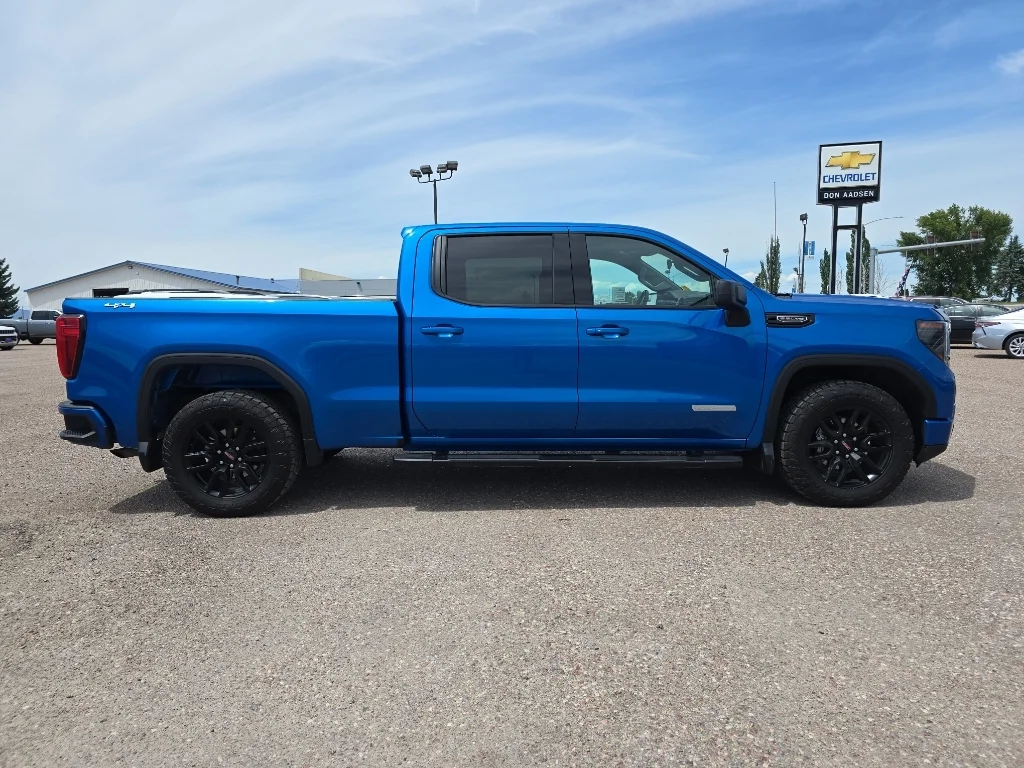 Used 2024 Dynamic Blue Metallic GMC Elevation image 9
