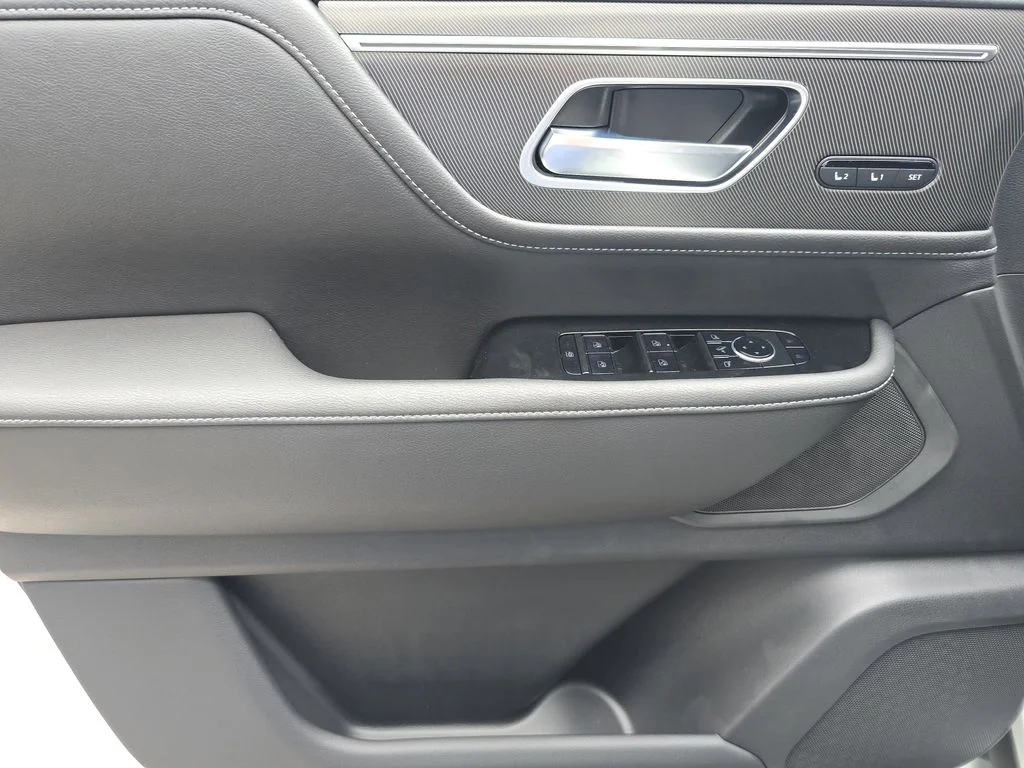 New 2026 RADIANT WHITE INFINITI Luxe 2WD image 7