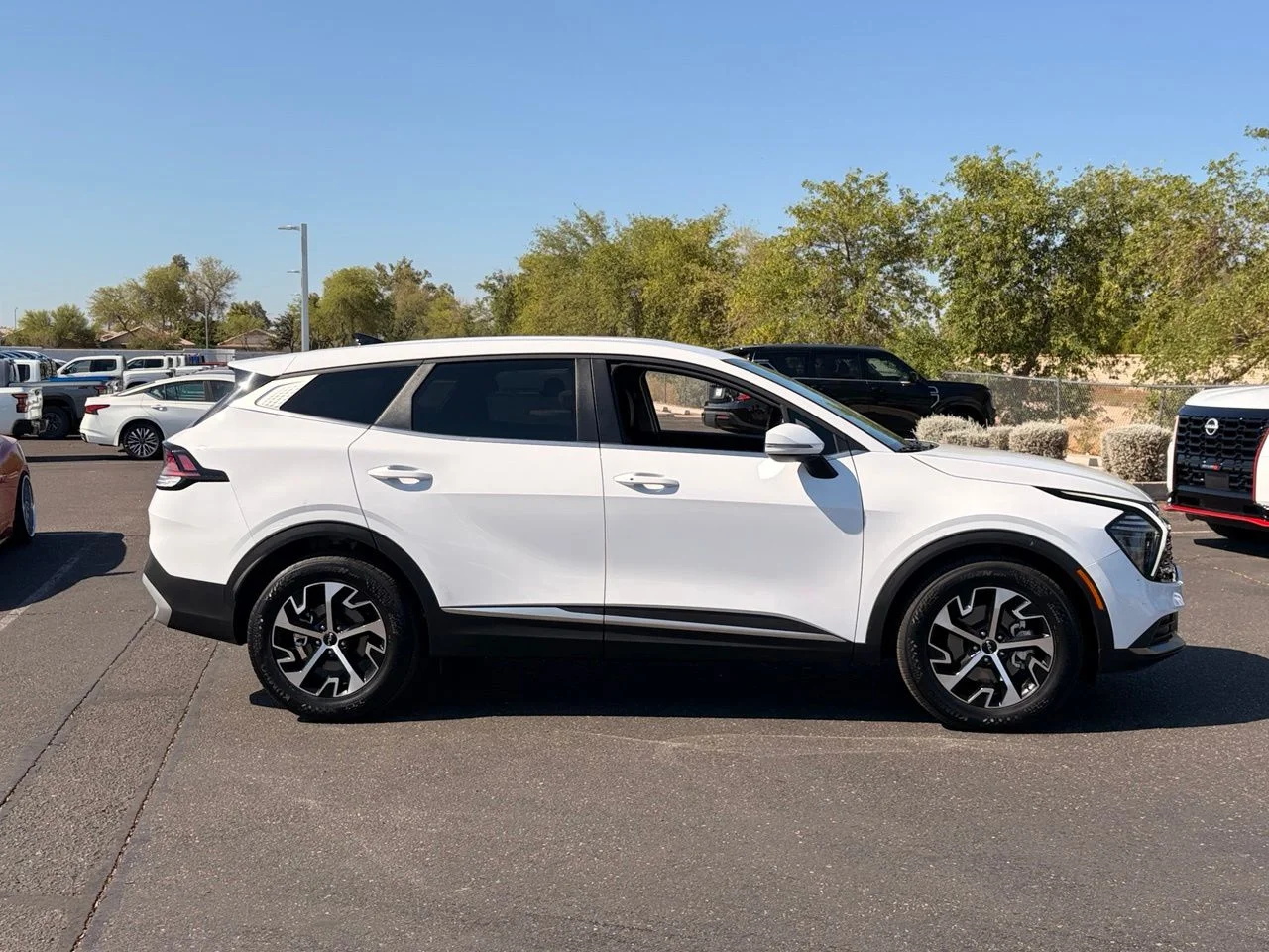 Used 2025 Glacial White Pearl Kia EX image 6
