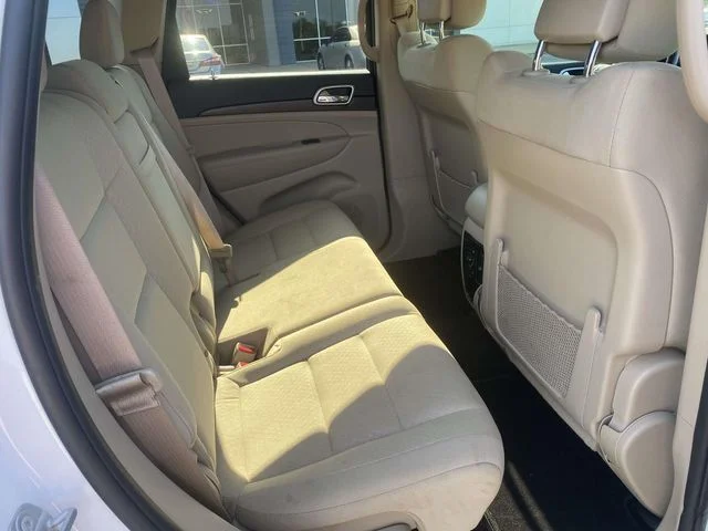 Used 2018 White Jeep Laredo E image 9